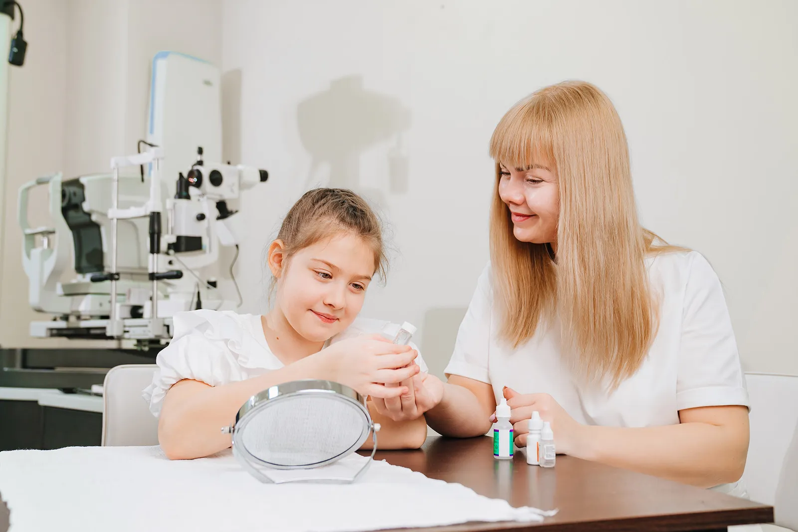 A girl practising with her lenses at the mirror
